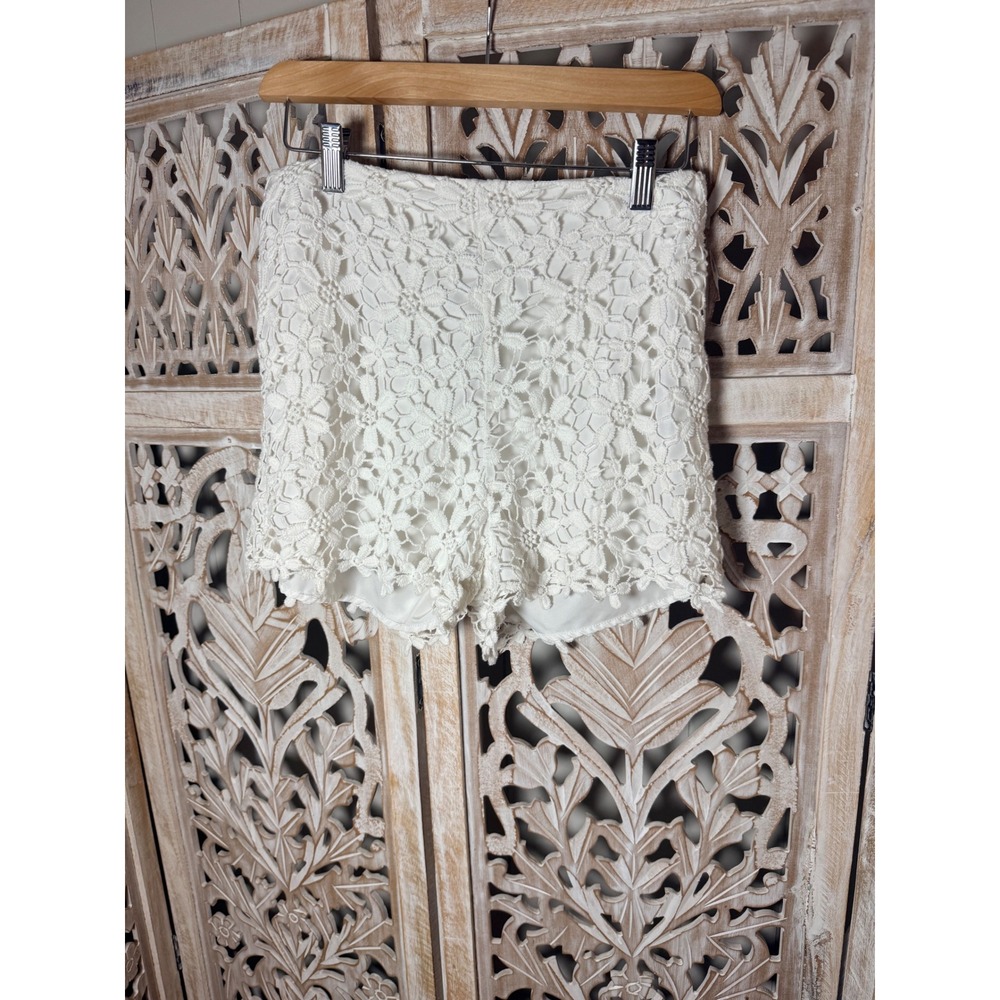 Hollister Womens White Floral Lace Eyelet High Rise Shorts Size 7 Scalloped Hem